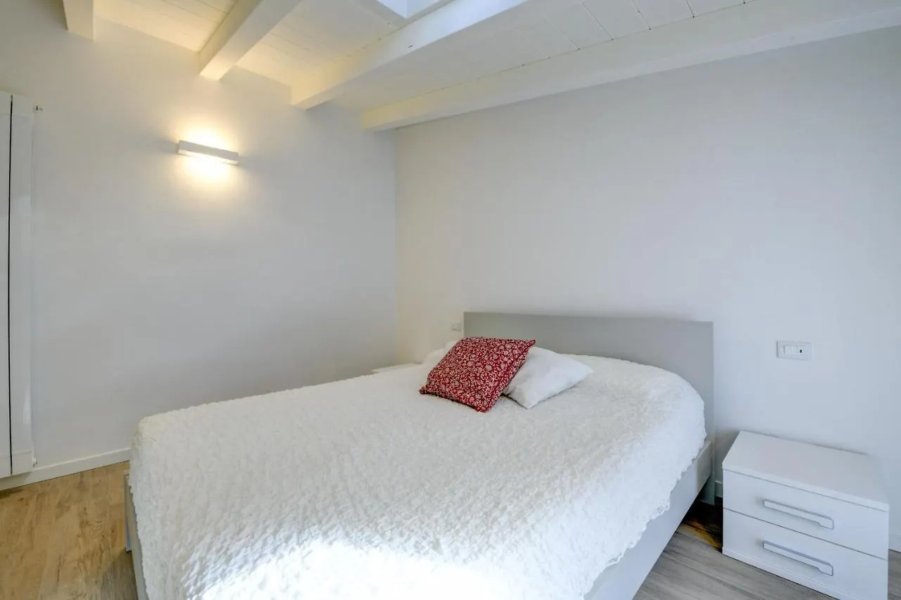 Maison Bellini Number 3 Toscolano-Maderno 0*,  Italia